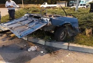 Samsun'da otomobilin arpt ara ikiye blnd