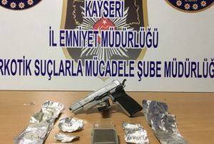 Uyuturucu aramasnda 4 kii yakaland