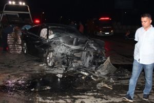 zmirde iki otomobil arpt: 1 l, 5 yaral