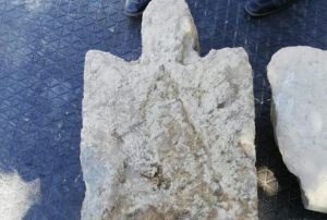 Tarihi eser kaaklar Roma dnemine ait mezar ta ile yakaland