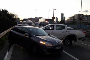 E-5te zincirleme kazada 6 ara birbirine girdi: 1 l, 1 yaral