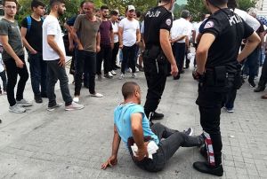 Gen kz tacizden korumak isterken vatandalar tarafndan darp edildi