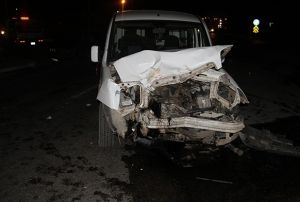 Hafif ticari arala otomobil arpt: 8 yaral