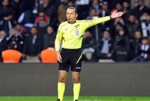 UEFA'dan Cneyt akr'a grev