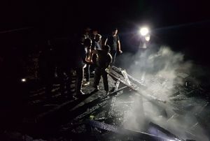 Ar kovanlar yand, yangn sndren vatandalara arlar saldrd