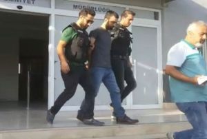 Kendilerini polis olarak tantan dolandrclar 3.5 ton bal gasp etti