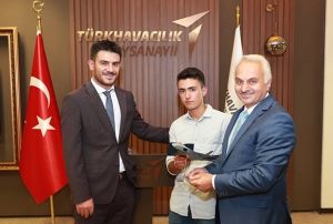 Hayvan otlatrken uak mhendisi olmay hayal eden renci, TUSAޒta i