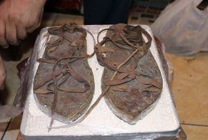 Hz. Muhammetin savata giydii sandaleti tasarlad