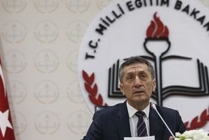 Milli Eitim Bakan Seluk: Eitimde kyameti koparmamz lazm