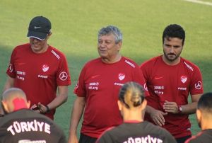 Lucescu, Terimin arkasnda kald