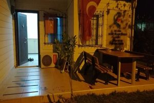Pompal tfekle vuruldu, kanlar iinde 112 istasyonuna gitti
