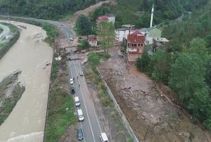 Trabzon'un Arakl ilesinde yaanan selin boyutu havadan grntlendi