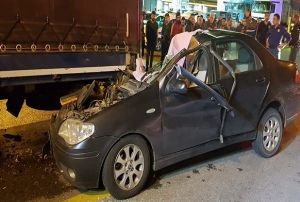 Otomobil trn altna girdi: 1 l, 1 yaral