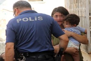 z anneden ocuklara iddete mahalleli isyan etti