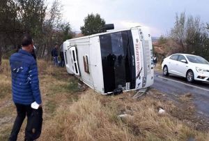 Askeri personeli tayan servis kaza yapt: 13 yaral