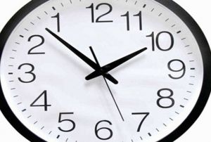 FET okulunda duvar saatine gizli kamera yerletirmiler
