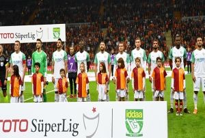 Bursaspor yerli futbolcularla sahaya kyor