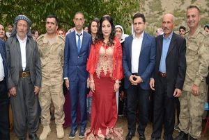 Asker ile airet kz evlendi, dnde kardelik mesajlar verildi
