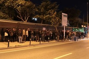 Bedelli askerlik kuyruu gece de devam etti
