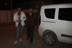 Koyunlar tarlaya giren ahsn olu tarla sahibini vurarak ldrd