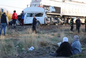 Kayseride hemzemin geitte kar ve kocann ld tren kazas 