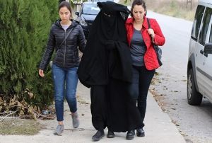 Atatrk'e hakaretten gzaltna alnan gen kz tutukland