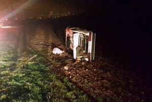 Yoldan kan otomobil takla att: 1 l, 1 yaral