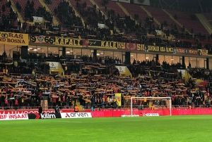 Kayserispor taraftar takmn protesto etti