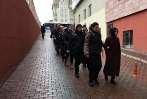 FET operasyonunda gzaltna alnan 11 ahs adliyede