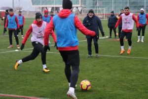 Kayserispor'da Kasmpaa mesaisi sryor