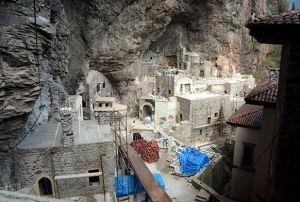 Smela Manastr'ndaki almalara hava muhalefeti engeli