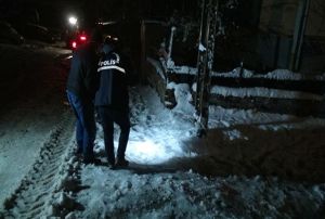 Kar ya nedeniyle kopan elektrik teli lme neden oldu