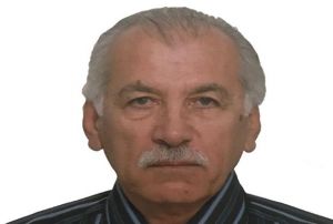 Otomobilin arpt muhtar hayatn kaybetti