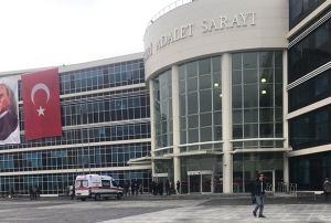 Adliye koridorunda kavga: 6 gzalt