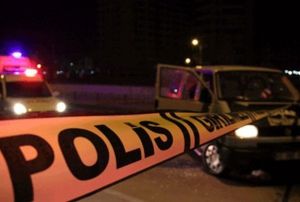 renciler yanan okullarnn nnde hatra fotoraf ektirdi