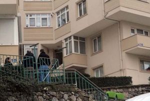 Babasn tabancayla vurarak ldrd