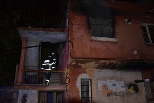 Gelininin  evine mdahale etmek isteyen kaynvalide yand