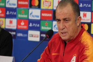 Galatasaray'da Fatih Terim, yollarn ayrlaca futbolcular aklad