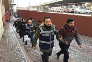 FET operasyonunda gzaltna alnan 8 kii adliyeye sevk edildi