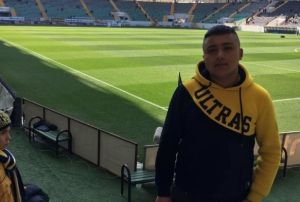 Taraftarlar tayan otobs kaza yapt: 2 l, 23 yaral