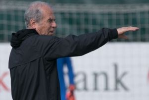 Mustafa Denizli takmn banda idmana kt