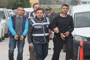  Halay'da yan bakma kavgas: 1'i ar 2 yaral