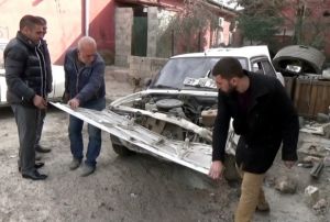  Borcunu vermemek iin trla defalarca otomobile arpt
