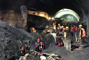 Honaz Tnelinde toprak kaymas: 1 l