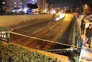 Hafif ticari ara 10 metre ykseklikten tnele utu