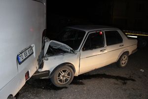 Otomobil park halindeki otobse arpt: 1i ar 2 yaral