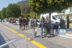 FET bahanesiyle yal kadn 40 bin TL dolandrdlar