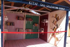 Otobste kitap okuyana ulam cretsiz