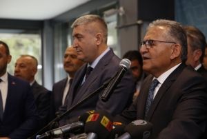 Bakan Bykkln tanma kokteyline byk ilgi gsterildi