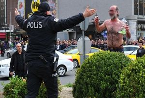 zerine benzin dkp kendini yakmaya alt